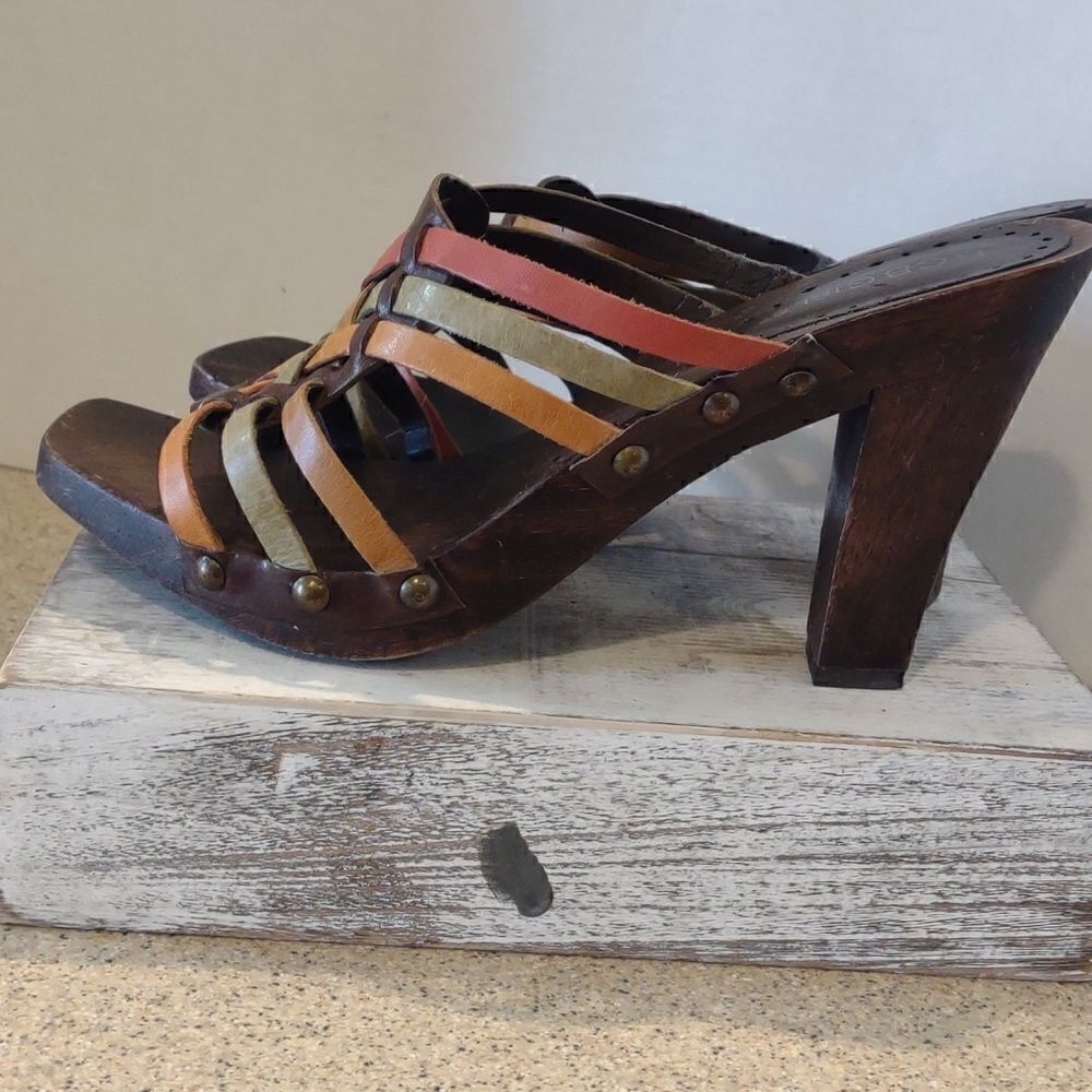 👍 BCBG Girls Wood Heels Size 7.  A14